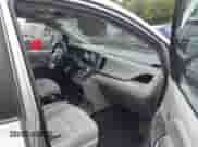 2017 Toyota Sienna LE с VIN 5TDJZ3DC8HS184113, выставлен на аукционе IAAI как лот 43153189 с пробегом 100 814 миль миль и . История ставок и продаж доступна на DreamBid. Изображение 5.