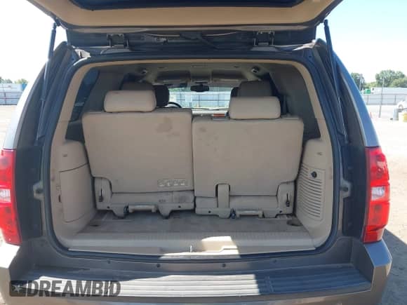 2011 Chevrolet Tahoe LT with VIN 1GNSCBE00BR397882, listed as a IAAI auction lot 42818583 with 191,303 mi miles and . Bid and sale history available at DreamBid. Image 17.