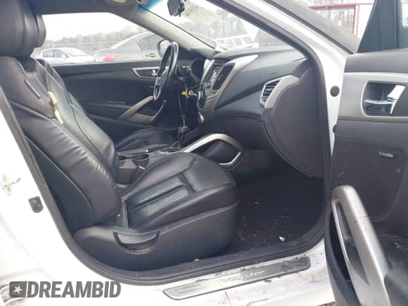 2014 Hyundai Veloster z VIN KMHTC6ADXEU213073, wystawiony jako IAAI lot #41551346 z przebiegiem 130 549 mil mil oraz . Historia ofert i sprzedaży dostępna na DreamBid. Obrazek 5.