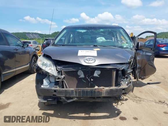2012 Toyota Sienna LE with VIN 5TDJK3DC1CS043753, listed as a IAAI auction lot 42780463 with Not provided miles and . Bid and sale history available at DreamBid. Image 12.