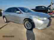 2015 Toyota Camry LE z VIN 4T1BF1FK0FU039139, wystawiony jako Copart lot #90343735 z przebiegiem 49 299 mil mil oraz Szkoda całkowita • Salvage title. Historia ofert i sprzedaży dostępna na DreamBid. Obrazek 4.