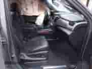 2018 Chevrolet Suburban Premier z VIN 1GNSKJKC9JR100134, wystawiony jako IAAI lot #41449255 z przebiegiem 111 528 mil mil oraz . Historia ofert i sprzedaży dostępna na DreamBid. Obrazek 5.