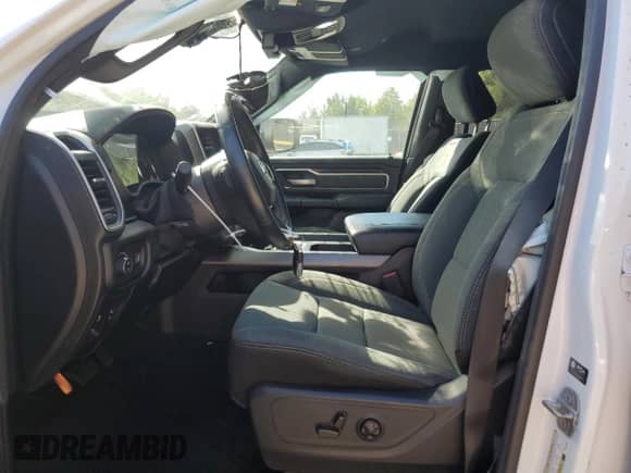 2021 Ram 1500 Big Horn z VIN 1C6SRFBT5MN516489, wystawiony jako Copart lot #84731635 z przebiegiem 20 649 mil mil oraz Szkoda całkowita • Salvage title. Historia ofert i sprzedaży dostępna na DreamBid. Obrazek 7.