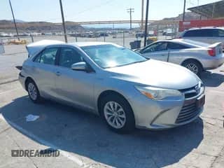 2016 Toyota Camry LE z VIN 4T1BD1FK3GU190211, wystawiony jako IAAI lot #42785198 z przebiegiem 61 994 mil mil oraz . Historia ofert i sprzedaży dostępna na DreamBid. Obrazek 1.