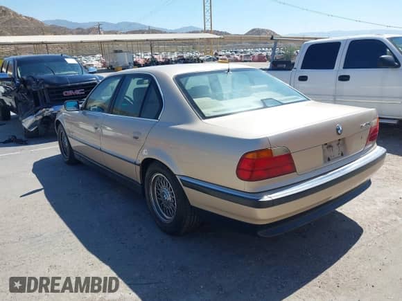 1998 BMW 7 Series 740i z VIN WBAGF8324WDL53042, wystawiony jako IAAI lot #42670339 z przebiegiem Nie podano mil oraz . Historia ofert i sprzedaży dostępna na DreamBid. Obrazek 3.