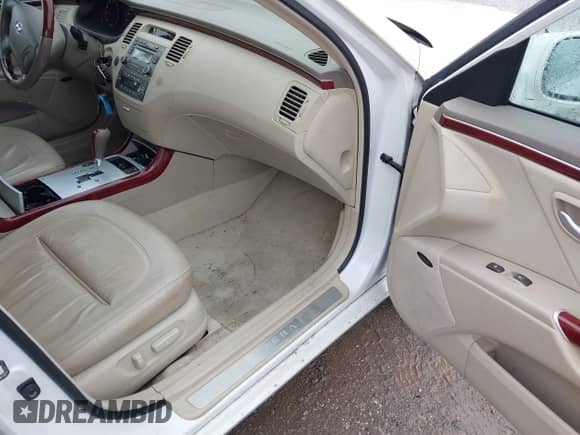 2007 Hyundai Azera SE z VIN KMHFC46F77A229425, wystawiony jako IAAI lot #41564209 z przebiegiem 173 671 mil mil oraz . Historia ofert i sprzedaży dostępna na DreamBid. Obrazek 5.