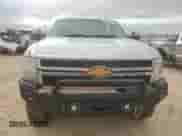 2011 Chevrolet Silverado 2500HD LTZ z VIN 1GC1KYC81BF143683, wystawiony jako Copart lot #79743984 z przebiegiem Nie podano mil oraz Szkoda całkowita • Salvage title. Historia ofert i sprzedaży dostępna na DreamBid. Obrazek 5.