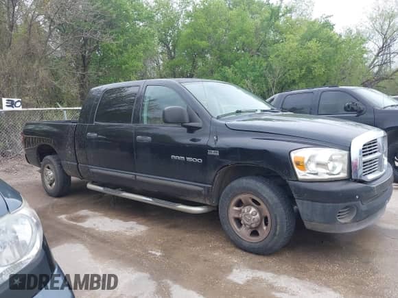 2007 Dodge 1500 SLT z VIN 3D7KR19D77G842727, wystawiony jako IAAI lot #41909108 z przebiegiem 202 619 mil mil oraz . Historia ofert i sprzedaży dostępna na DreamBid. Obrazek 13.