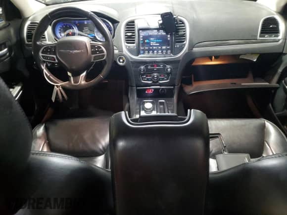 2018 Chrysler 300 Touring с VIN 2C3CCARG4JH292277, выставлен на аукционе Copart как лот 60992355 с пробегом 105 908 миль миль и Списание • Salvage title. История ставок и продаж доступна на DreamBid. Изображение 8.