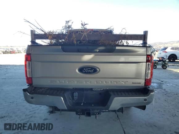 2017 Ford F-250 XLT z VIN 1FT7X2A65HEE33188, wystawiony jako Copart lot #82308345 z przebiegiem Nie podano mil oraz Szkoda całkowita • Salvage title. Historia ofert i sprzedaży dostępna na DreamBid. Obrazek 6.