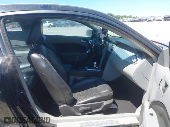 2007 Ford Mustang GT Deluxe с VIN 1ZVHT82H775304514, выставлен на аукционе IAAI как лот 43080644 с пробегом 221 004 миль миль и . История ставок и продаж доступна на DreamBid. Изображение 5.