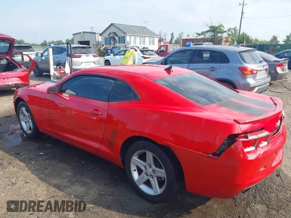 2010 Chevrolet Camaro LS z VIN 2G1FE1EV3A9160377, wystawiony jako IAAI lot #42830095 z przebiegiem 178 206 mil mil oraz . Historia ofert i sprzedaży dostępna na DreamBid. Obrazek 3.