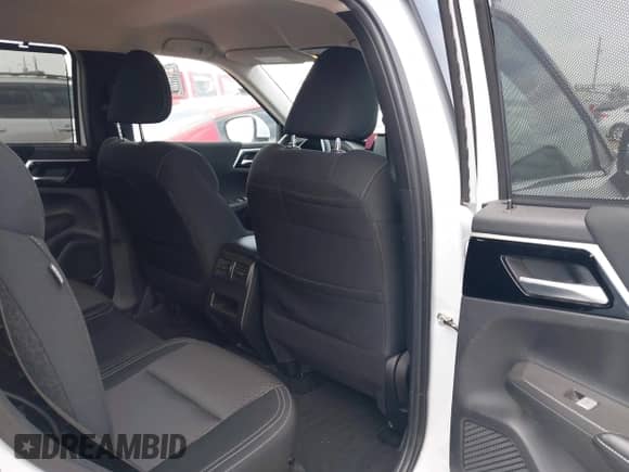 2024 Mitsubishi Outlander ES with VIN JA4J3UA88RZ012424, listed as a IAAI auction lot 43268094 with 33,505 mi miles and . Bid and sale history available at DreamBid. Image 8.