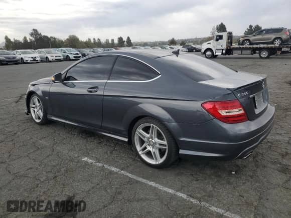 2012 Mercedes-Benz C 350 z VIN WDDGJ5HB3CF759697, wystawiony jako Copart lot #81832925 z przebiegiem 132 699 mil mil oraz Szkoda całkowita • Salvage title. Historia ofert i sprzedaży dostępna na DreamBid. Obrazek 2.