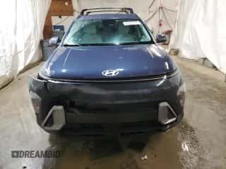 2024 Hyundai Kona SEL с VIN KM8HCCAB3RU119674, выставлен на аукционе Copart как лот 83327474 с пробегом 17 276 миль миль и Списание • Salvage title. История ставок и продаж доступна на DreamBid. Изображение 5.