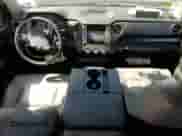 2017 Toyota Tundra SR z VIN 5TFRM5F11HX113595, wystawiony jako Copart lot #86628155 z przebiegiem 85 899 mil mil oraz Szkoda całkowita • Salvage title. Historia ofert i sprzedaży dostępna na DreamBid. Obrazek 8.