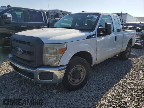 2013 Ford F-250 XL z VIN 1FT7X2A64DEA52619, wystawiony jako Copart lot #56963475 z przebiegiem 187 519 mil mil oraz Czysty tytuł • Clean title. Historia ofert i sprzedaży dostępna na DreamBid. Obrazek 1.