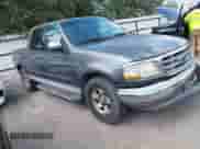 2002 Ford F-150 XLT z VIN 1FTRW07662KB92760, wystawiony jako IAAI lot #42993135 z przebiegiem 317 673 mil mil oraz . Historia ofert i sprzedaży dostępna na DreamBid. Obrazek 1.