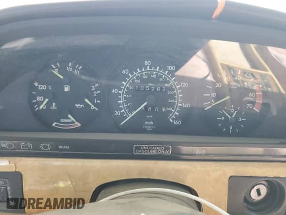 1983 Mercedes-Benz 500 с VIN WDB12604412006680, выставлен на аукционе Copart как лот 51018595 с пробегом 105 263 миль миль и Чистый • Clean title. История ставок и продаж доступна на DreamBid. Изображение 9.