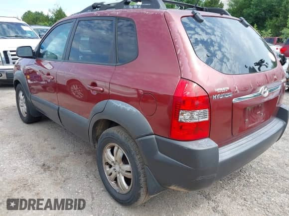 2008 Hyundai Tucson SE with VIN KM8JN12D18U895784, listed as a IAAI auction lot 42368772 with 139,764 mi miles and . Bid and sale history available at DreamBid. Image 3.