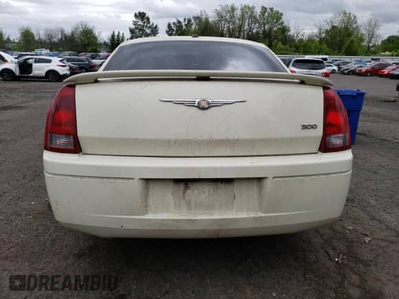 2007 Chrysler 300 with VIN 2C3KA43R37H888695, listed as a Copart auction lot 56928555 with 137,389 mi miles and Salvage title. Bid and sale history available at DreamBid. Image 6.