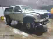 2003 Toyota Tacoma с VIN 5TEPM62N33Z294061, выставлен на аукционе Copart как лот 47107695 с пробегом 272 450 миль миль и Списание • Salvage title. История ставок и продаж доступна на DreamBid. Изображение 4.