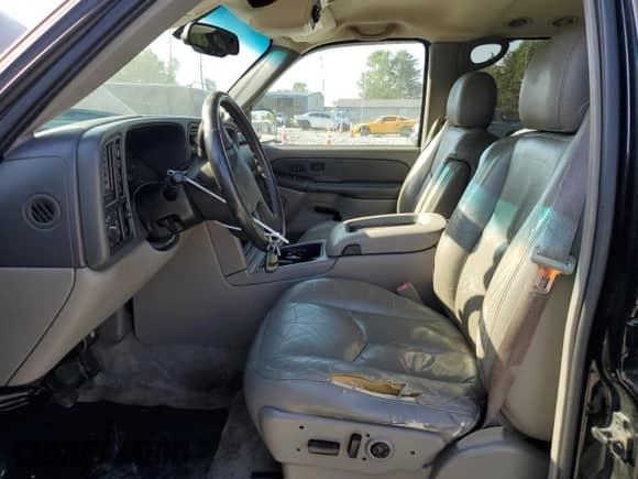 2003 Chevrolet Suburban Z71 с VIN 3GNFK16Z33G137747, выставлен на аукционе Copart как лот 55563055 с пробегом 224 502 миль миль и Списание • Salvage title. История ставок и продаж доступна на DreamBid. Изображение 7.