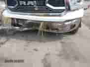 2017 Ram 1500 Limited z VIN 1C6RR7PT2HS760492, wystawiony jako IAAI lot #42495377 z przebiegiem 84 330 mil mil oraz . Historia ofert i sprzedaży dostępna na DreamBid. Obrazek 6.