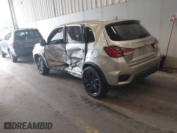 2021 Mitsubishi Outlander ES z VIN JA4ARUAU6MU027277, wystawiony jako IAAI lot #42273038 z przebiegiem 79 630 mil mil oraz . Historia ofert i sprzedaży dostępna na DreamBid. Obrazek 3.