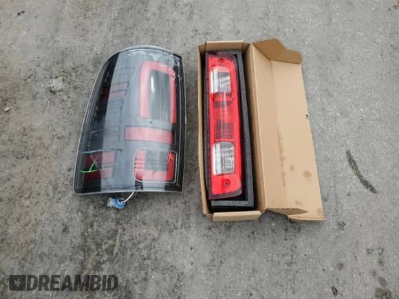 2017 Ram 1500 Express с VIN 1C6RR6FG1HS860484, выставлен на аукционе Copart как лот 83996805 с пробегом 121 140 миль миль и Списание • Salvage title. История ставок и продаж доступна на DreamBid. Изображение 12.