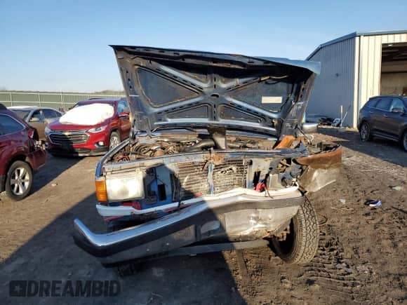 1990 Ford F-150 z VIN 1FTEF14H5LNA93728, wystawiony jako Copart lot #46463195 z przebiegiem 7 486 mil mil oraz Szkoda całkowita • Salvage title. Historia ofert i sprzedaży dostępna na DreamBid. Obrazek 5.