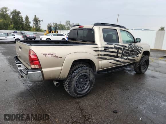 2005 Toyota Tacoma with VIN 5TELU42N05Z134578, listed as a Copart auction lot 82083235 with 213,928 mi miles and Salvage title. Bid and sale history available at DreamBid. Image 3.