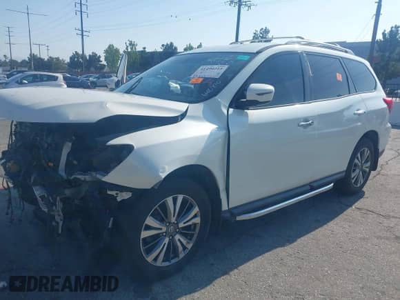 2019 Nissan Pathfinder S z VIN 5N1DR2MNXKC640870, wystawiony jako IAAI lot #41490215 z przebiegiem 82 823 mil mil oraz . Historia ofert i sprzedaży dostępna na DreamBid. Obrazek 20.