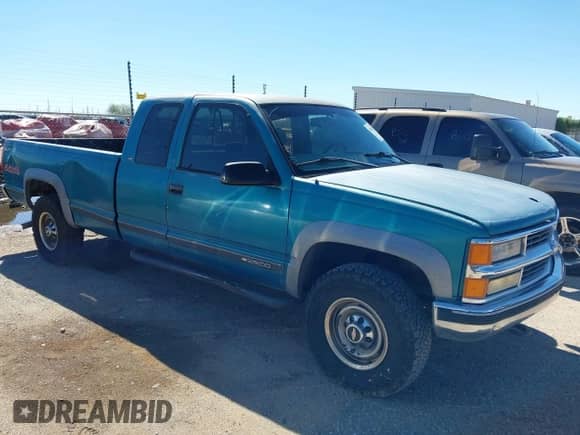 1998 Chevrolet Silverado 2500 with VIN 1GCGK29J0WE227703, listed as a IAAI auction lot 43442316 with 142,867 mi miles and . Bid and sale history available at DreamBid. Image 1.