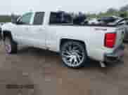 2019 Chevrolet Silverado 1500 LT z VIN 2GCVKPEC8K1193355, wystawiony jako IAAI lot #43286587 z przebiegiem 192 769 mil mil oraz . Historia ofert i sprzedaży dostępna na DreamBid. Obrazek 3.