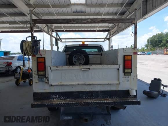 2006 Chevrolet Silverado 2500HD Work Truck z VIN 1GBHC24UX6E231121, wystawiony jako IAAI lot #42819477 z przebiegiem 212 193 mil mil oraz . Historia ofert i sprzedaży dostępna na DreamBid. Obrazek 15.