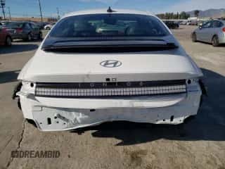 2023 Hyundai Ioniq 6 Preferred z VIN KMHM34AC5PA022942, wystawiony jako Copart lot #76087113 z przebiegiem 396 mil mil oraz . Historia ofert i sprzedaży dostępna na DreamBid. Obrazek 6.