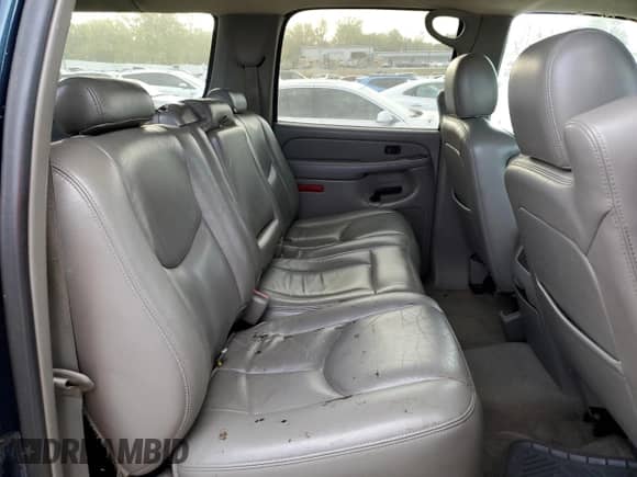 2005 Chevrolet Suburban LT with VIN 3GNEC16Z05G271353, listed as a Copart auction lot 87094735 with 252,171 mi miles and Salvage title. Bid and sale history available at DreamBid. Image 11.