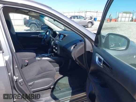 2015 Nissan Pathfinder Platinum with VIN 5N1AR2MM5FC684212, listed as a IAAI auction lot 41832912 with 157,465 mi miles and . Bid and sale history available at DreamBid. Image 5.