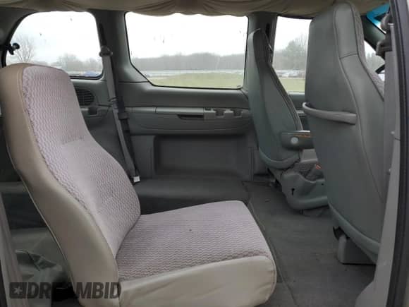2000 Dodge Caravan with VIN 2B4FP25B7YR512719, listed as a Copart auction lot 83439784 with 74,236 mi miles and Clean title. Bid and sale history available at DreamBid. Image 11.