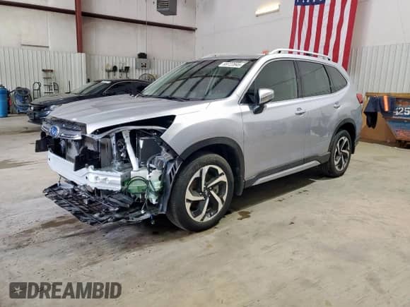 2023 Subaru Forester Touring z VIN JF2SKARC9PH520703, wystawiony jako Copart lot #69723945 z przebiegiem 14 634 mil mil oraz Szkoda całkowita • Salvage title. Historia ofert i sprzedaży dostępna na DreamBid. Obrazek 1.
