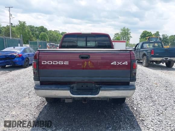 2000 Dodge 1500 with VIN 1B7HF13Z3YJ140812, listed as a IAAI auction lot 42469628 with 174,428 mi miles and . Bid and sale history available at DreamBid. Image 16.