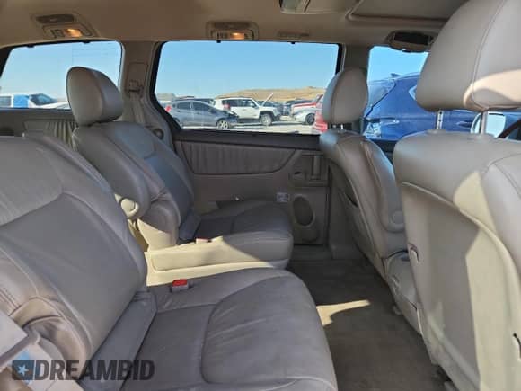 2010 Toyota Sienna XLE с VIN 5TDDK4CC2AS032178, выставлен на аукционе Copart как лот 81274065 с пробегом 129 047 миль миль и Списание • Salvage title. История ставок и продаж доступна на DreamBid. Изображение 10.