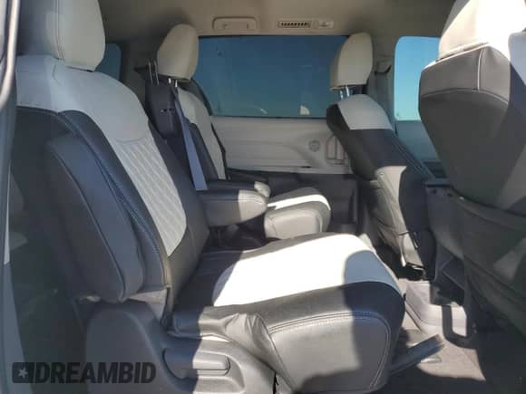 2024 Toyota Sienna LE z VIN 5TDBRKEC0RS217006, wystawiony jako Copart lot #68946935 z przebiegiem 35 865 mil mil oraz Szkoda całkowita • Salvage title. Historia ofert i sprzedaży dostępna na DreamBid. Obrazek 11.