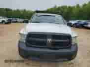 2018 Ram 1500 Tradesman z VIN 3C6JR6DT9JG291605, wystawiony jako Copart lot #51995945 z przebiegiem 83 946 mil mil oraz Szkoda całkowita • Salvage title. Historia ofert i sprzedaży dostępna na DreamBid. Obrazek 5.