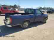 1998 Nissan Frontier XE z VIN 1N6DD21S8WC302979, wystawiony jako Copart lot #46728805 z przebiegiem Nie podano mil oraz Szkoda całkowita • Salvage title. Historia ofert i sprzedaży dostępna na DreamBid. Obrazek 3.