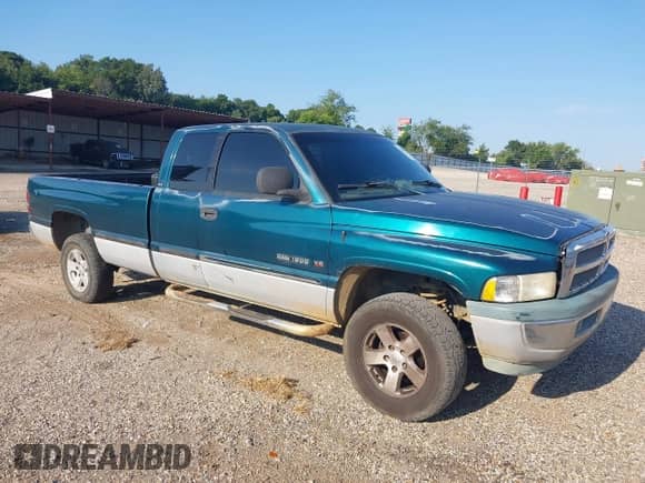 1999 Dodge 1500 with VIN 3B7HF13Z6XG149309, listed as a IAAI auction lot 43120700 with 204,180 mi miles and . Bid and sale history available at DreamBid. Image 1.