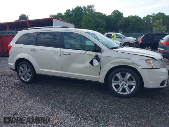 2013 Dodge Journey Crew with VIN 3C4PDDDG9DT685464, listed as a IAAI auction lot 42641982 with 155,901 mi miles and . Bid and sale history available at DreamBid. Image 13.