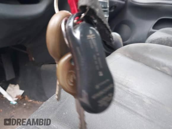 2005 Dodge Neon SXT z VIN 1B3ES56C15D181559, wystawiony jako IAAI lot #41845914 z przebiegiem 142 698 mil mil oraz . Historia ofert i sprzedaży dostępna na DreamBid. Obrazek 11.