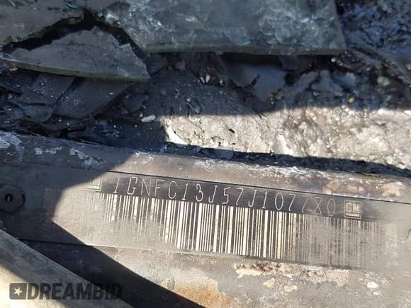 2007 Chevrolet Tahoe LS z VIN 1GNFC13J57J107780, wystawiony jako IAAI lot #43039490 z przebiegiem Nie podano mil oraz . Historia ofert i sprzedaży dostępna na DreamBid. Obrazek 9.